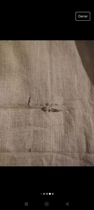 Pantalón vaquero con tachuelas 