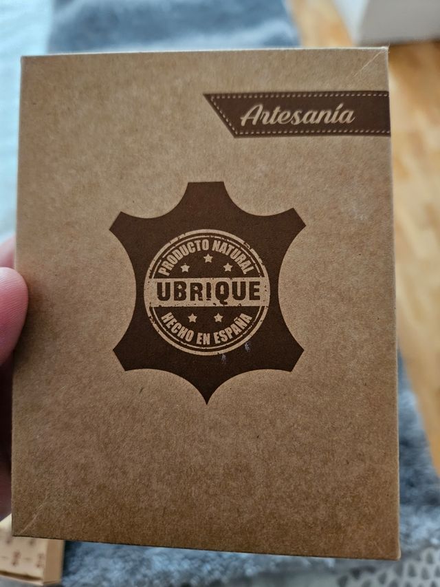 Cartera de piel nueva.