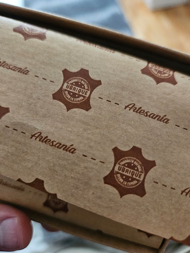 Cartera de piel nueva.