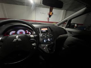 Mitsubishi Grandis 2006