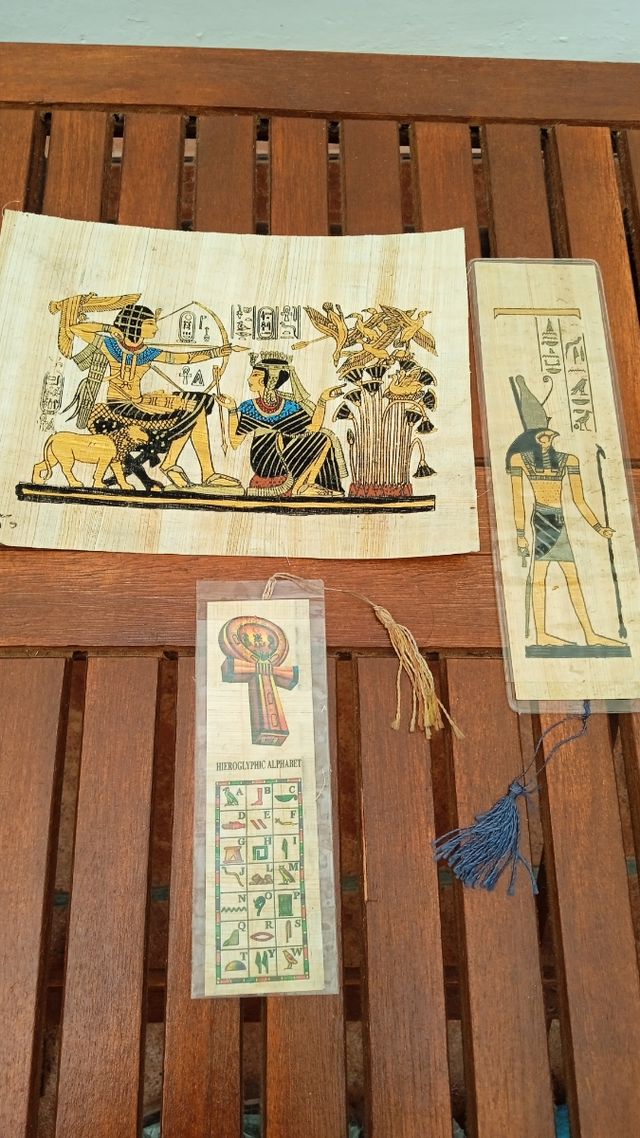 Marcapáginas y papiro