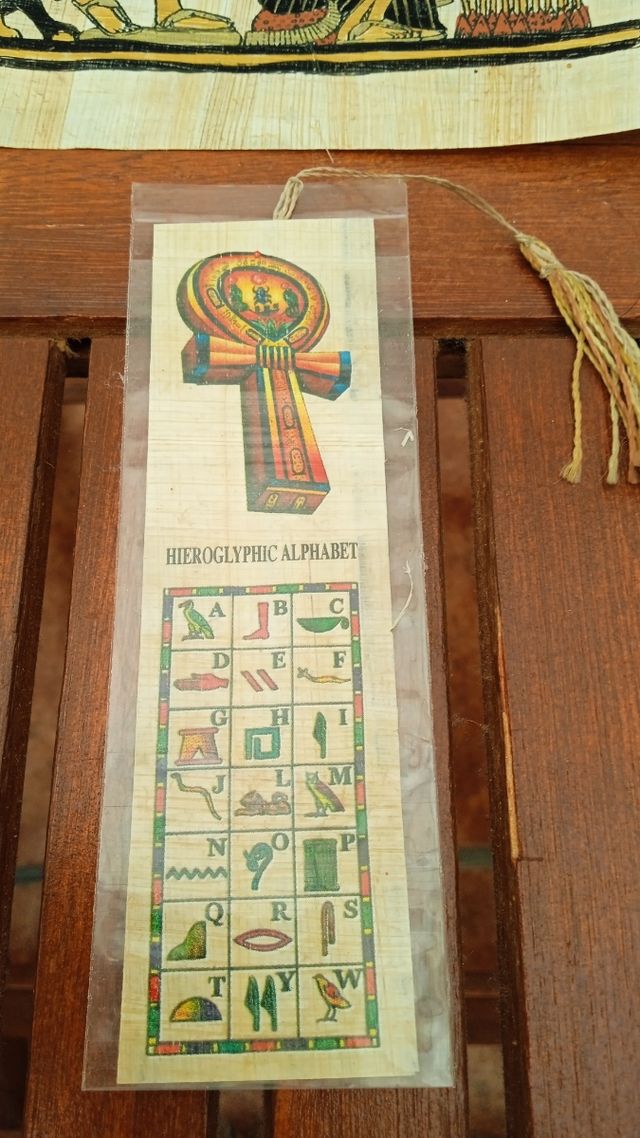 Marcapáginas y papiro