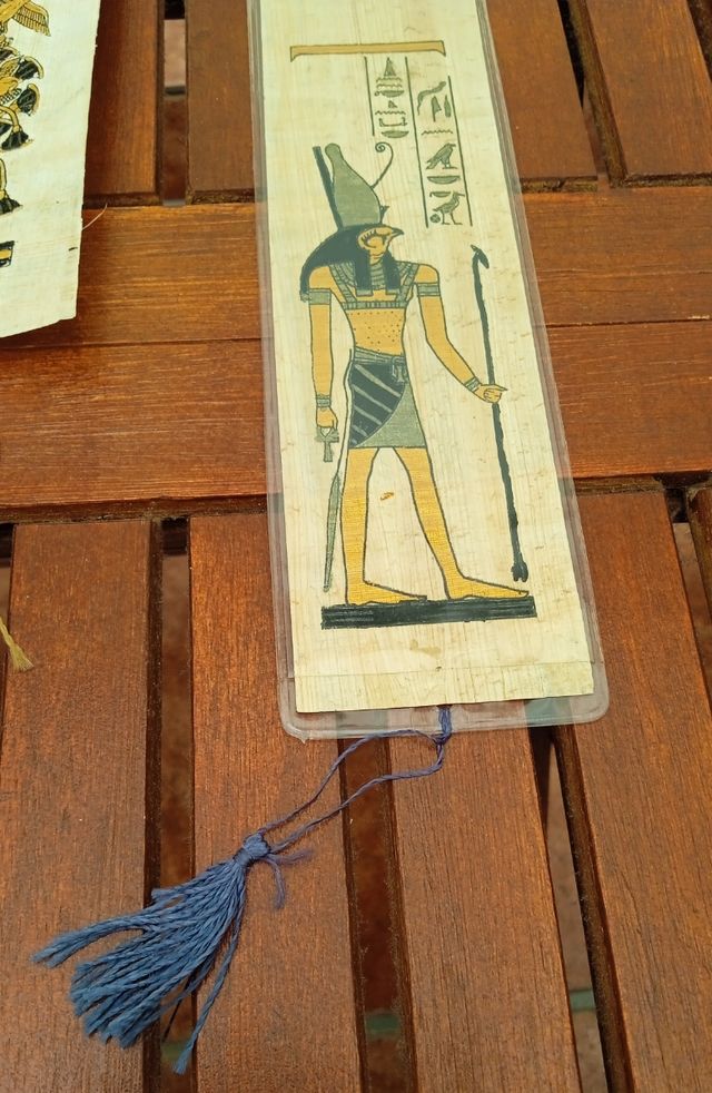 Marcapáginas y papiro