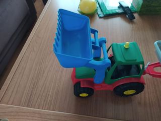 Excavadora, tractor y remolque