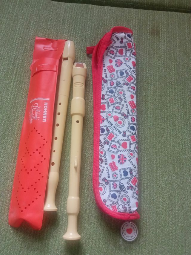 2 Flautas dulces HOHNER y funda Hallo Kitty nueva