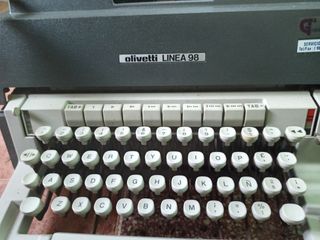 Maquina de escribir antigua