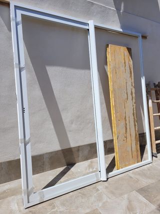 Puerta corredera con cristal Ahumado costó 1500