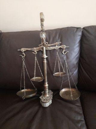 Bascula, la romana de farmacia antigua bronze 