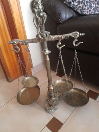 Bascula, la romana de farmacia antigua bronze 