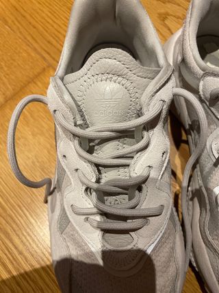 Zapatillas Adidas Ozweego grises