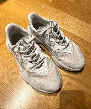 Zapatillas Adidas Ozweego grises