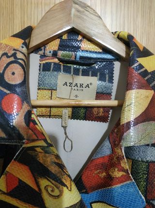 Gabardina estampada tejido brillante