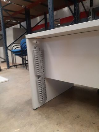 Mesa escritorio despacho con ala y faldón. Ref M62