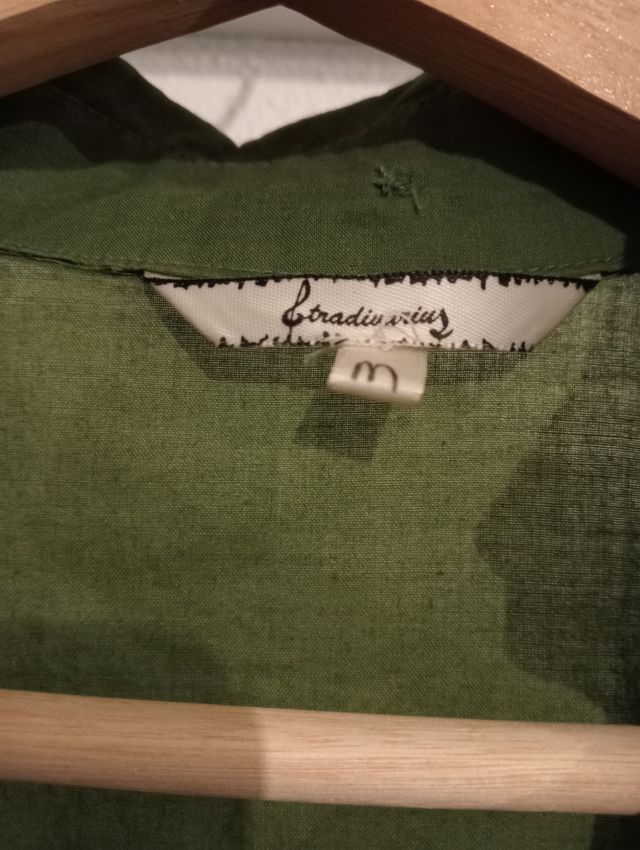 Camisa verde de Stradivarius