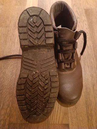 BOTAS SEGURIDAD PIEL. PUNTERA DE HIERRO