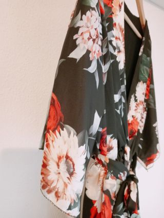 Vestido tipo kimono floral