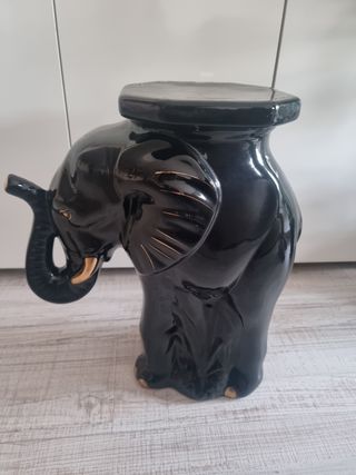 Escultura de elefante con macetero