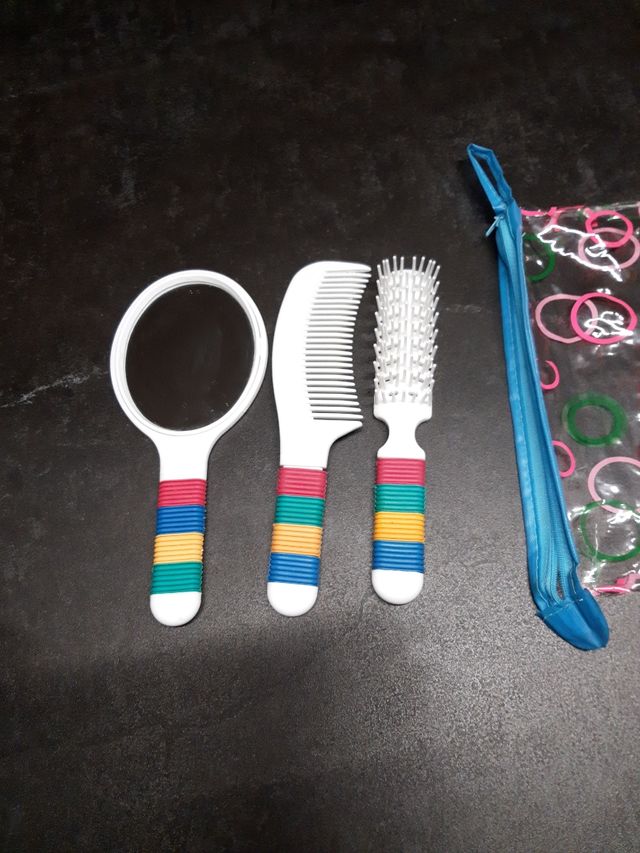 pettine spazzola e specchietto