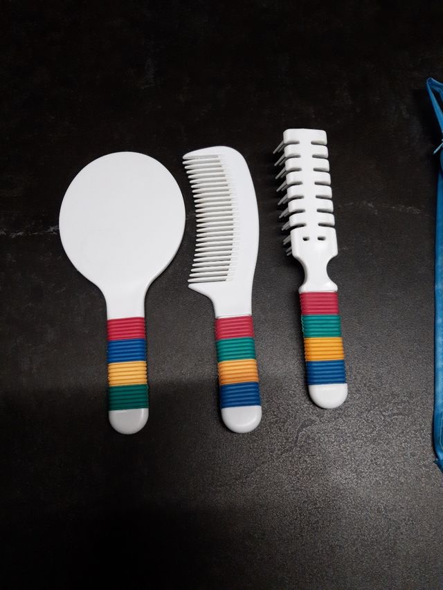 pettine spazzola e specchietto