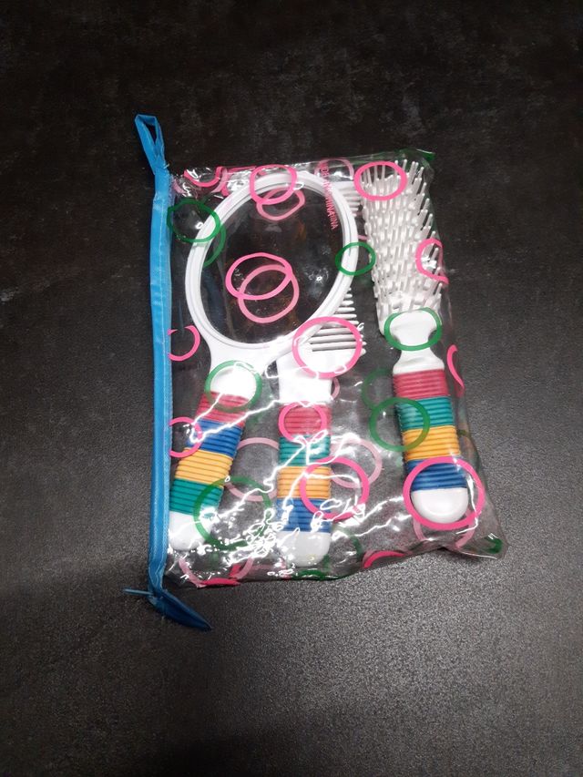 pettine spazzola e specchietto