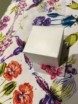 Cajita de Pandora para anillo y pendientes