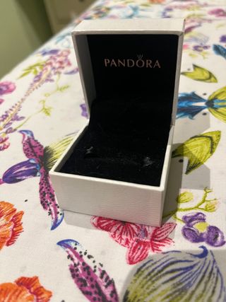 Cajita de Pandora para anillo y pendientes