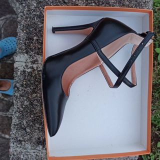Scarpa elegante in pelle per donna n. 38