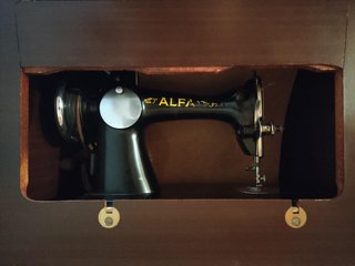 Maquina de coser ALFA