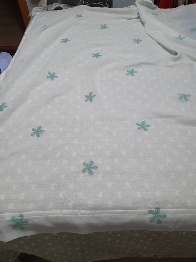 Tela de estore blanca bordada