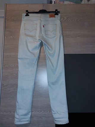 Pantalón pitillo Levis talla 36