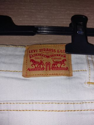 Pantalón pitillo Levis talla 36