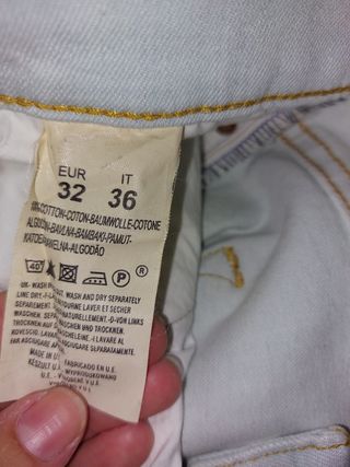Pantalón pitillo Levis talla 36