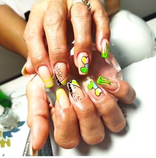 Servicios de manicura a domicilio  Solo mujeres