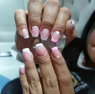Servicios de manicura a domicilio  Solo mujeres