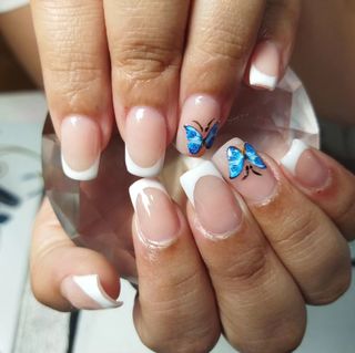 Servicios de manicura a domicilio  Solo mujeres