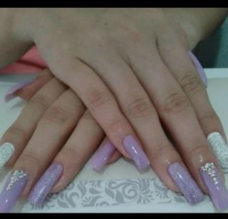 Servicios de manicura a domicilio  Solo mujeres