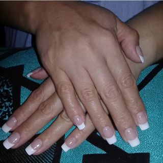 Servicios de manicura a domicilio  Solo mujeres
