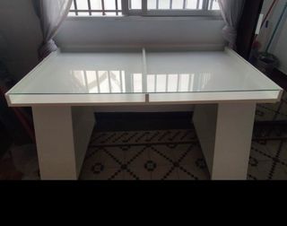 mesa escritorio Ikea cristal blanco.
