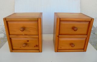 2 MESILLAS DE PINO MACIZO