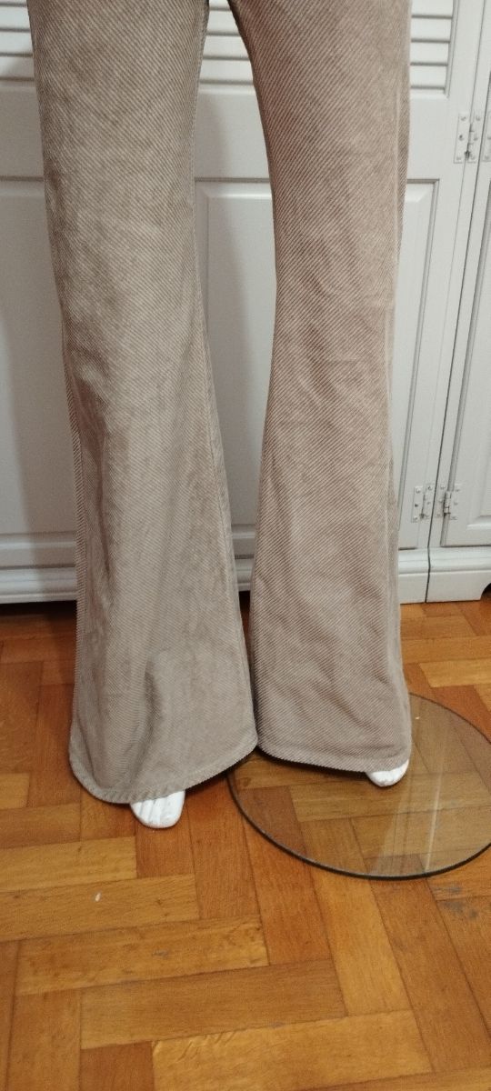 Pantaloni a zampa in velluto beige 40 42