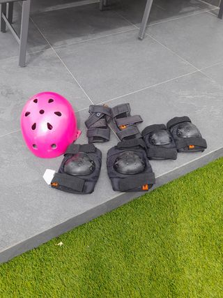 PATINES, CASCO Y RODILLERAS
