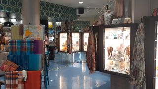 Vitrinas de diseño .Mobiliario profesional.