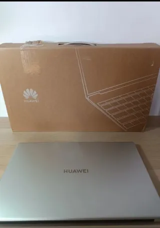 Huawei matebook D15 I5 2023 Muy cuidado.