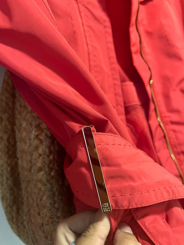 Cazadora roja impermeable CH