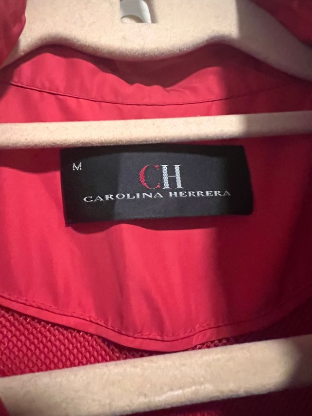 Cazadora roja impermeable CH