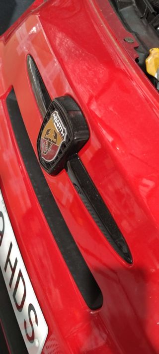 Abarth Kit molduras exterior brillo o efecto carbo