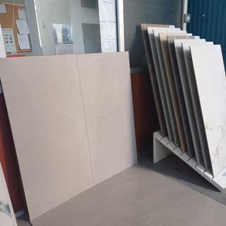 Azulejos cementoso gris claro gran formato        