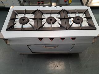 Cocina industrial con horno