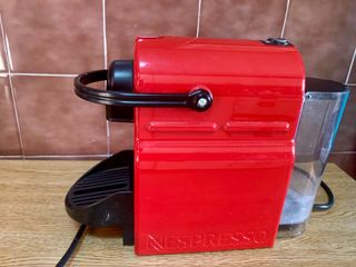 Cafetera Nespresso Krups roja