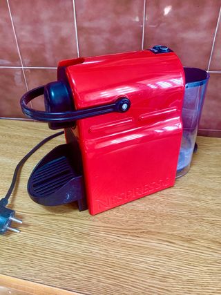 Cafetera Nespresso Krups roja